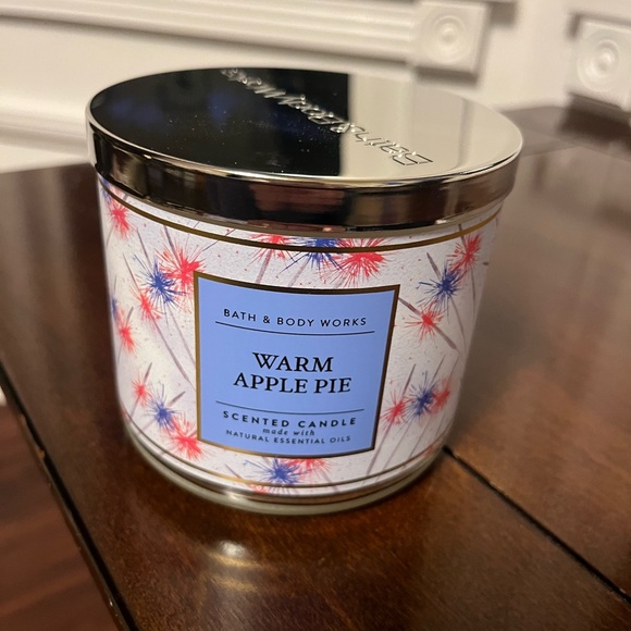Bath & Body Works Warm Apple Pie Candle - Red, Blue, White - Picture 1 of 5